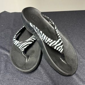 WOMEN'S OOLALA SANDAL - zebra patent, size women’s 9, eu 40, like new